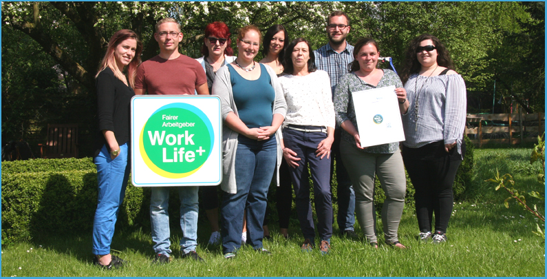 Das Team vom Pflegedienst Sempf freut sich über die Auszeichnung mit dem Work Life Plus Arbeitgebersiegel