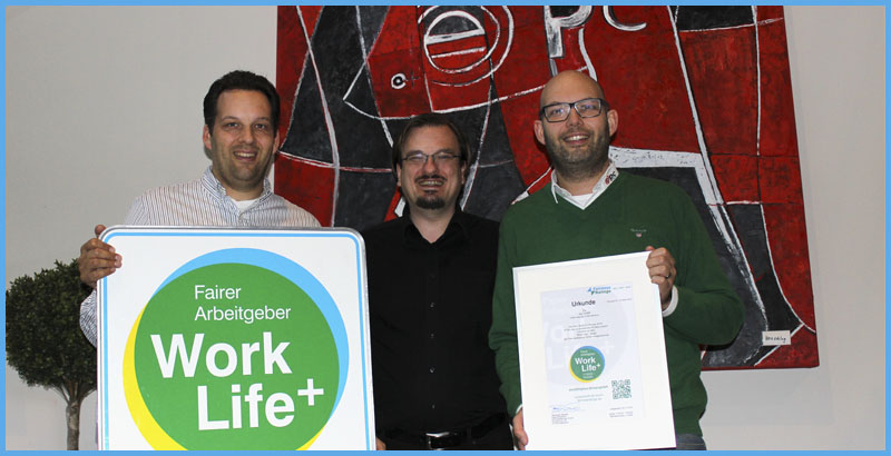 Frederik und Alexander Eggers sind stolz auf die Auszeichnung als faire Arbeitgeber mit dem Work Life Plus Arbeitgebersiegel, fairer Arbeitgeber