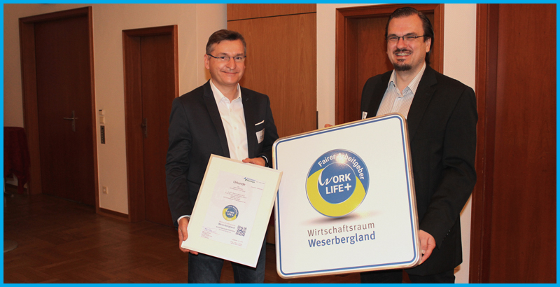 Geschäftsführer Lutz Reimann freut sich über die Auszeichnung als fairer Arbeitgeber Weserbergland